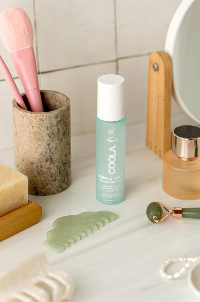 Coola Classic Makeup Setting Sunscreen Spray SPF30 4 Coola Classic Makeup Setting Sunscreen Spray SPF30 - Bild 4