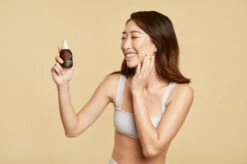 Coola Sunless Tan Anti-Aging Face Serum 6 Coola Sunless Tan Anti-Aging Face Serum -Redken Butik 109099 53877 1689333951