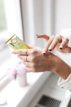 Peter Thomas Roth 24k Gold Pure Luxury Lift & Firm Prism Cream -Redken Butik 111324 71102 1691566859