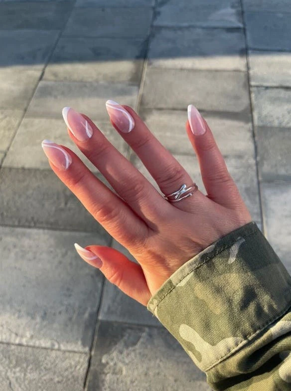 Milky Swirl Reusable Press-On Manicure 2 Milky Swirl Reusable Press-On Manicure - Bild 2