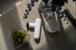 LOLA Portable Massage Device Cotton White 7 LOLA Portable Massage Device Cotton White -Redken Butik 97149 85476 1678458575