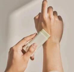 Matte Sun Stick Mugwort + Camilia SPF50 PA++++ -Redken Butik 99757 86337 1681460977