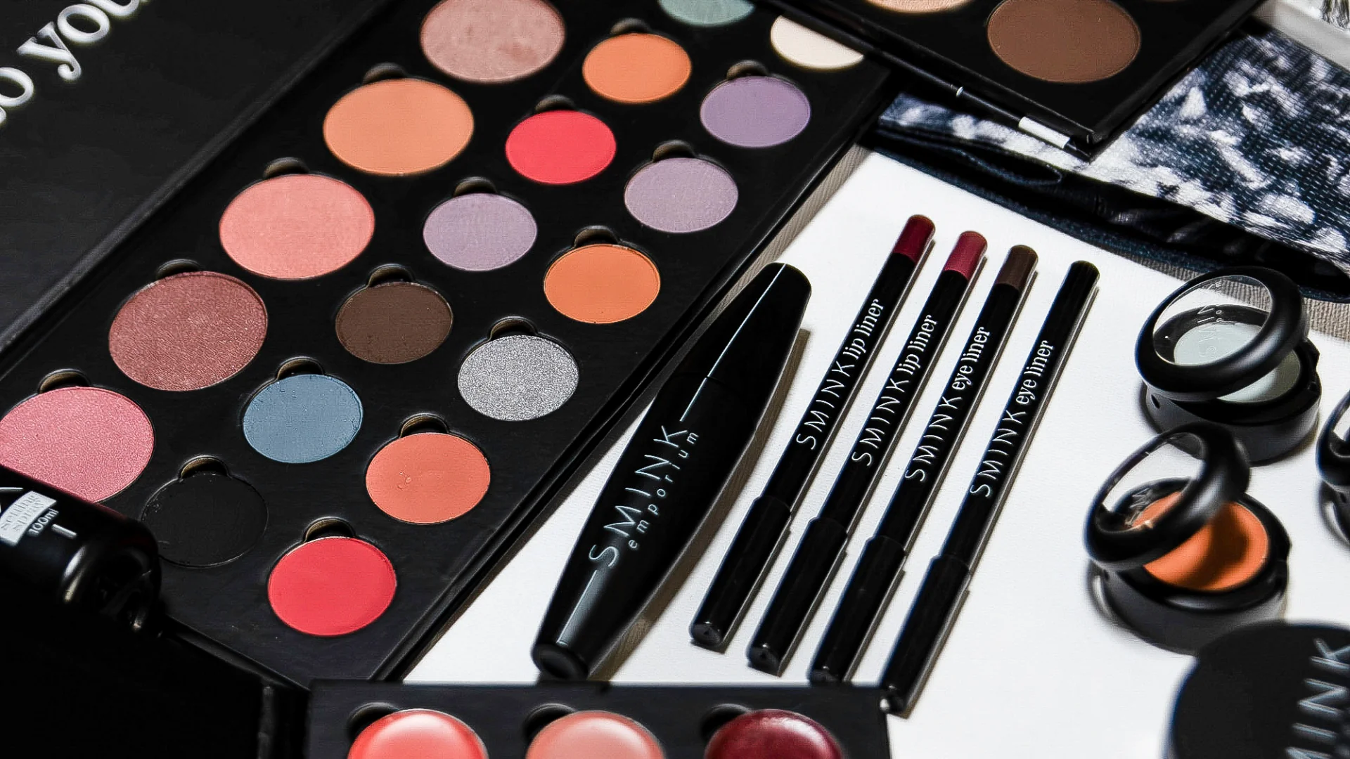 Framsida -Redken Butik Smink Image 5